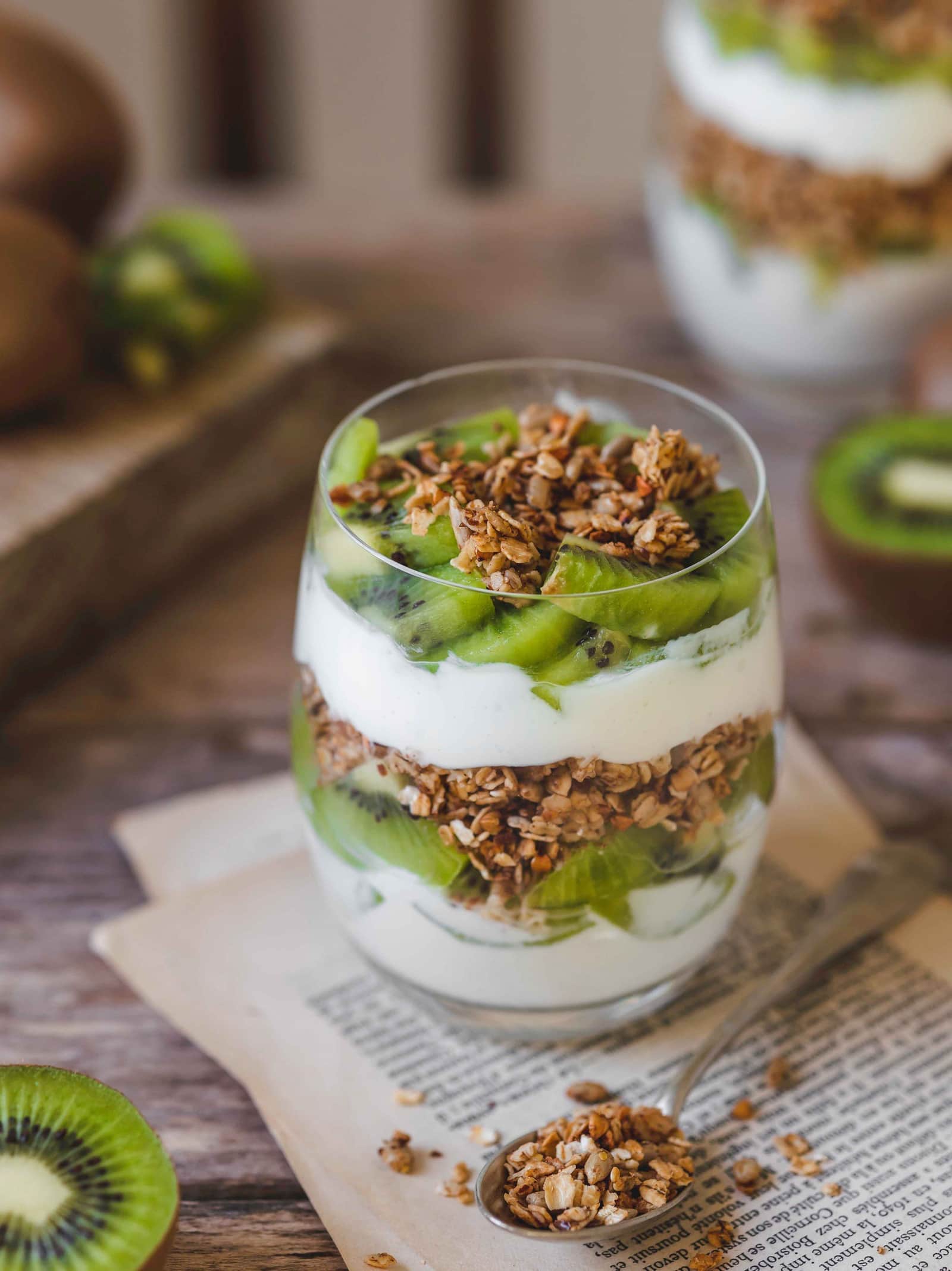Verrine Kiwi Skyr Et Granola Au Miel Sans Gluten SweetnessLab verrine-kiwi-skyr-et-granola-au-miel-sans-gluten-sweetnesslab